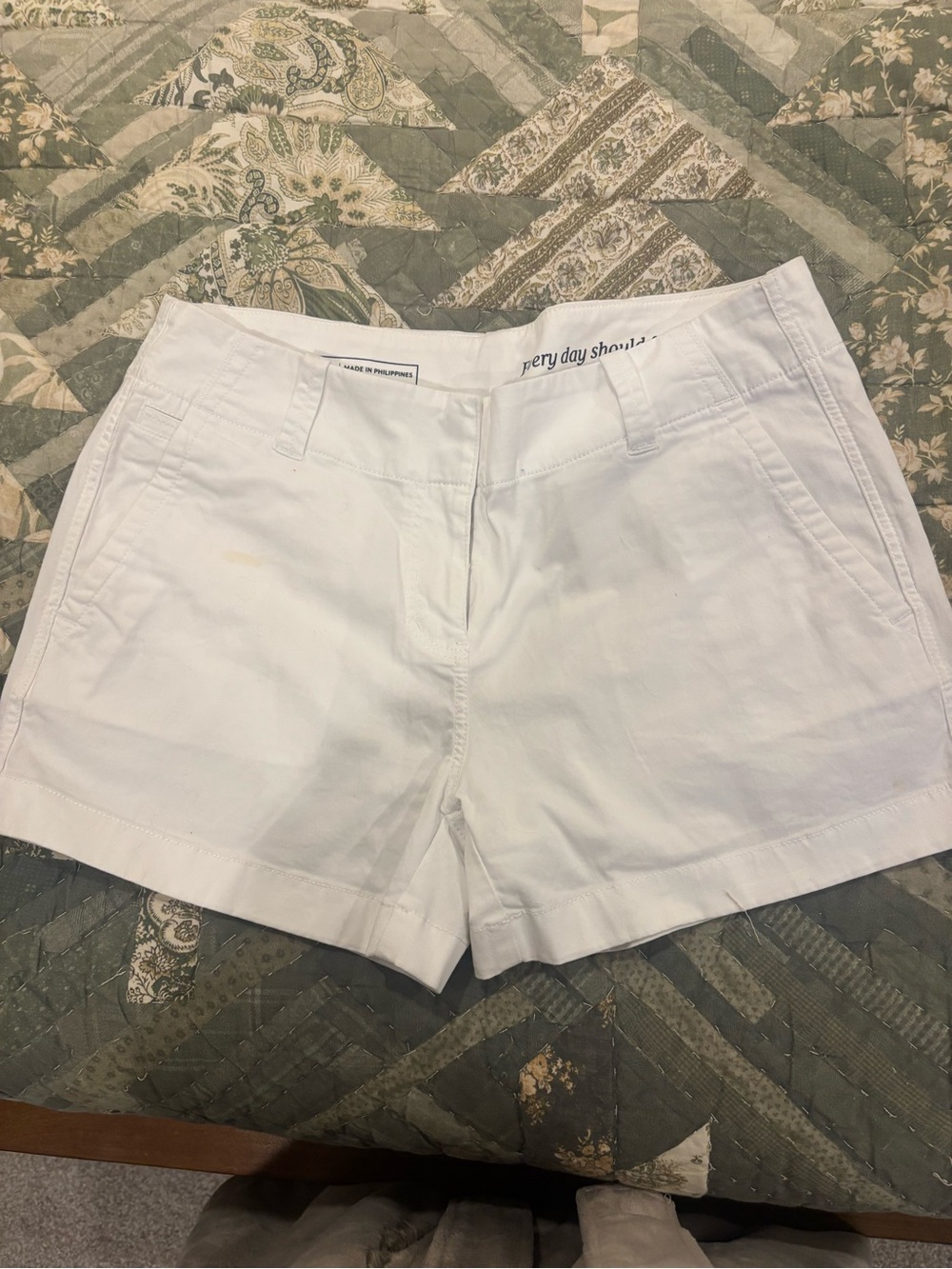 Vineyard Vines Women’s White Cotton Bermuda Shorts